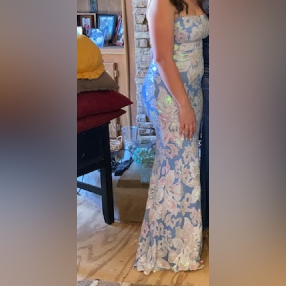 selling my prom dress. only worn it one time. it’s very beautiful